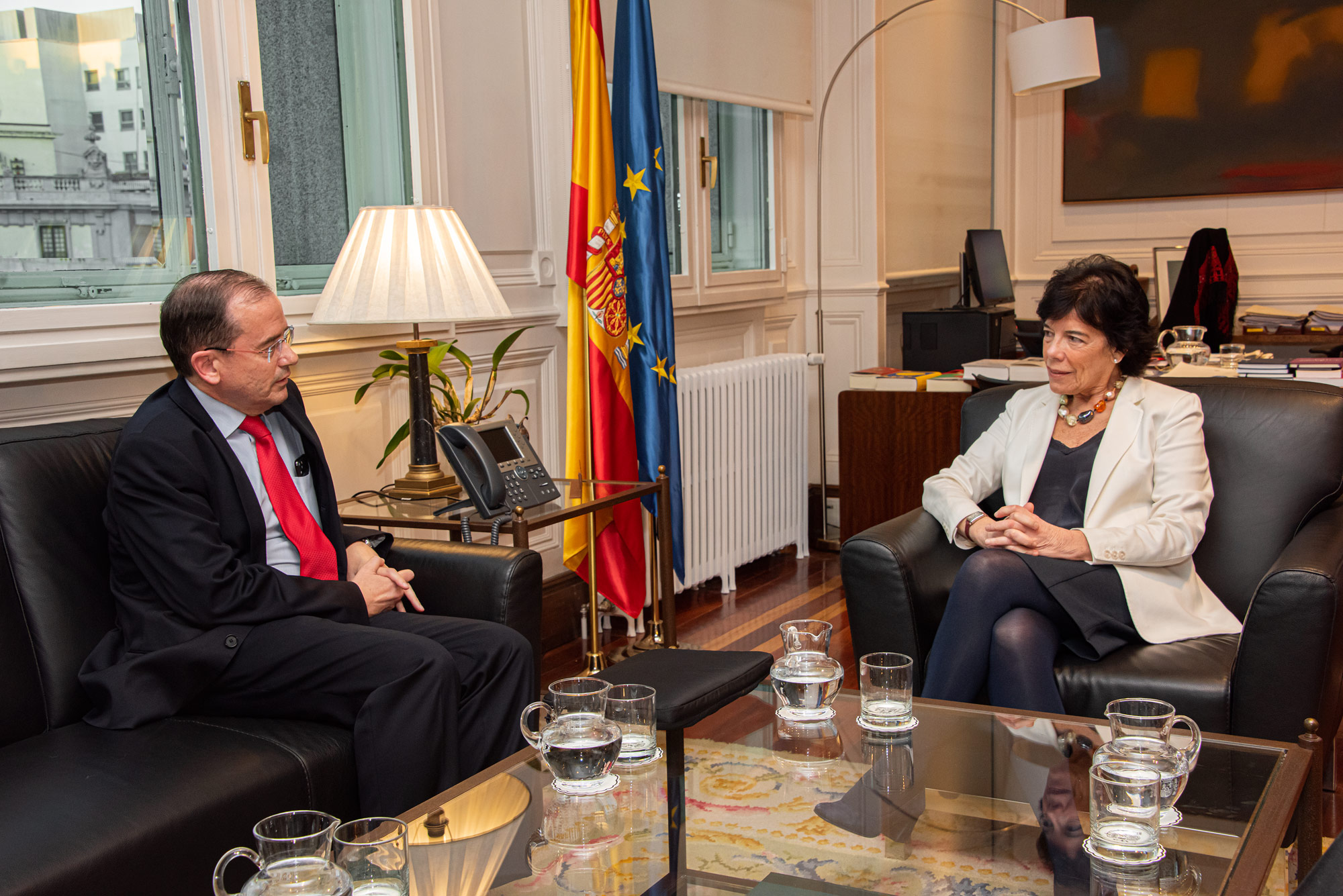 Reunión del Presidente de la Fundación Arenales con la Ministra de Educación